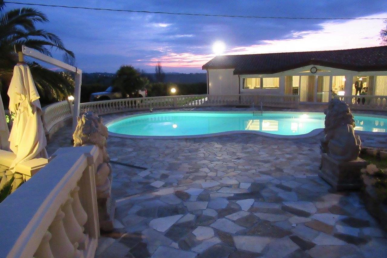 Country House Resort Villa Giardino Degli Eventi Fano Exterior photo